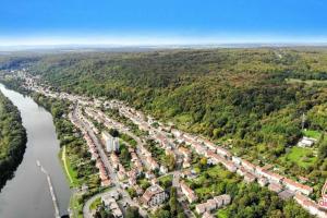 an aerial view of a city with a river at Maison calme et cozy avec filet suspendu à 15min de Nancy in Pompey