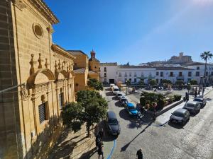 a city street with cars parked in a parking lot at Fantástico duplex en el centro de Osuna in Osuna