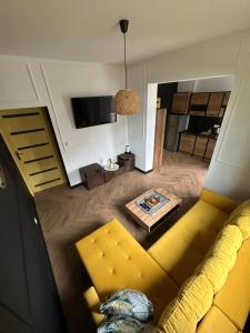 TV a/nebo společenská místnost v ubytování La Ville - Jaune