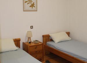 Postel nebo postele na pokoji v ubytování Nafsika Family House