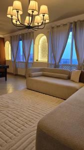 Posezení v ubytování Entire Luxury Duplex Appart 3Bedroom 2Living Rooms in Top Center