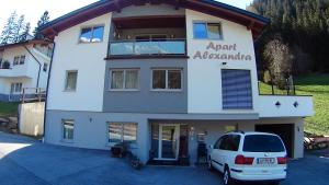 Budynek, w którym mieści się apartament