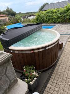 Afbeelding uit fotogalerij van Koniec Świata dom 84m2 z balią i basenem na wyłączność in Mikołajki