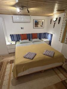 Postel nebo postele na pokoji v ubytování CSAOL Apartman ház + 17 fotografií