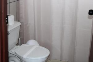 Bilik mandi di Arenal Rental +9 gambar
