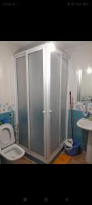 a bathroom with a toilet and a sink at Résidence de luxe cabo dream 2 chambre salon in Cabo Negro