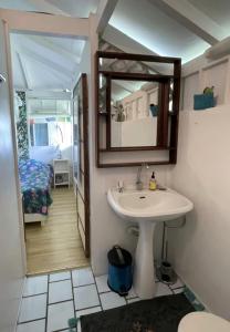 Koupelna v ubytování Ecolodge Mata Api Fare Tiare