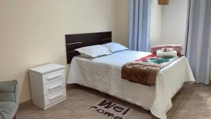 a bedroom with a bed and a dresser and a bed sidx sidx sidx sidx at Cantinho do Sossego - Piscina com Hidro! in São Lourenço