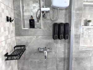 Koupelna v ubytování London Cosy 2 Bedroom Modern Suite Central, Excel, Stratford Wanstead Sleeps 4