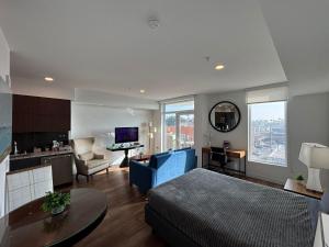a room with a bed and a living room with a kitchen at The K-Vista Vacation and Corporate Living in the heart of LA in Los Angeles