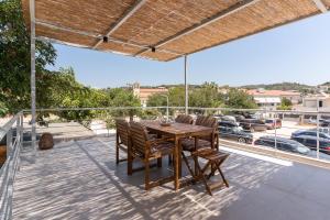 Ban công/sân hiên tại Sea & Salt Boutique Apartment 3 +2 ảnh