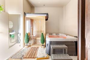 Gallery image of Duplex Luxe - Sauna & Jacuzzi Privatif in Montrouge