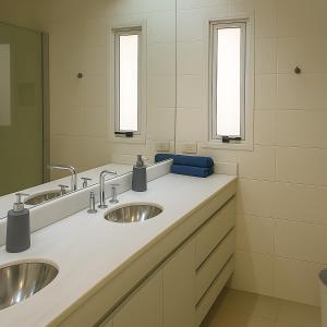 Et badeværelse på Atenea Residence