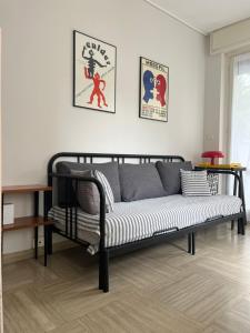 a couch sitting in a living room at affascinante bilocale con piscina in Bordighera +19 photos