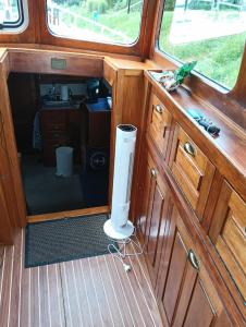an interior view of a small room in a boat at Deluxe romantic boat in Hoogeveen