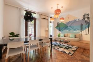 a dining room with a table and chairs and a couch at Fliphaus - Cerviño 3 Bd Palermo Chico in Buenos Aires