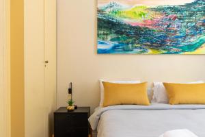 a bedroom with two beds and a painting on the wall at Fliphaus - Cerviño 3 Bd Palermo Chico in Buenos Aires