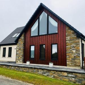 Byggingin sem sumarhúsið er í