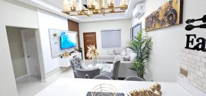 Гостиная зона в Modern Island Escape -Pool-Gym & Patio