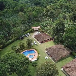 Bazén v ubytování Finca Hotel Rancho Panajuanos nebo v jeho okolí