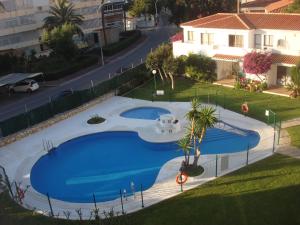 Bazén v ubytování Apartamentos SOL y PLAYA Torremolinos nebo v jeho okolí