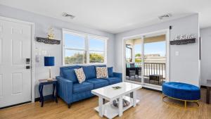 Χώρος καθιστικού στο Downtown Delight - Cozy 2 Bedroom in Ocean City +22 φωτογραφίες