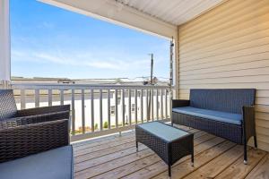 Μπαλκόνι ή βεράντα στο Downtown Delight - Cozy 2 Bedroom in Ocean City