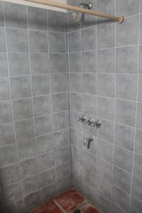 Ένα μπάνιο στο Casa Acogedora con Piscina en Cerrillos +37 φωτογραφίες