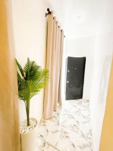 Φωτογραφία από το άλμπουμ του Nova Rise Apartment - Large 3BR with Wifi PS5 247 Power Smart TV σε Lekki