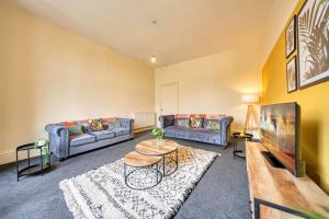 Χώρος καθιστικού στο Group Stay 4BR Sleeps 11 Near Ibrox Parking