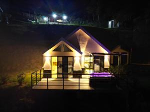 Gallery image of Cabaña con Jacuzzi frente al Lago in El Peñol