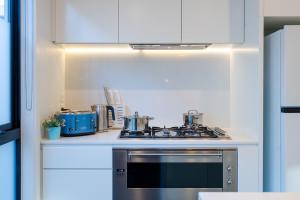 Kuchyň nebo kuchyňský kout v ubytování Bright 3 level townhouse