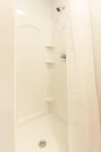 Ένα μπάνιο στο Cozy, Beautiful Apartment at Avanti Cove