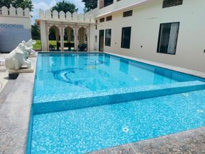 Bassein majutusasutuses Sajjan Bagh Resort või selle lähedal