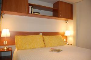 A bed or beds in a room at Camping Vallecrosia