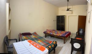 Ένα ή περισσότερα κρεβάτια σε δωμάτιο στο Jaykishan sadan