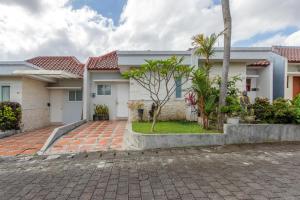 Tòa nhà nơi biệt thự tọa lạc