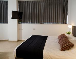 Letto o letti in una camera di Johnny Hotel
