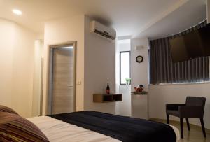 Letto o letti in una camera di Johnny Hotel