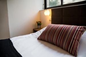 Letto o letti in una camera di Johnny Hotel