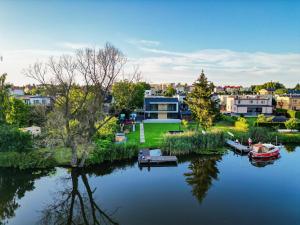 Výhled na řeku, která protéká v blízkosti apartmánu