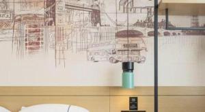 a room with a drawing of a bus on the wall at City Comfort Inn Nanning Nanhu Park Art College in Nanning +143 photos