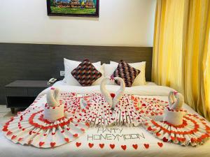 Uma cama ou camas num quarto em Siddhartha Riverside Resort, Chumlingtar