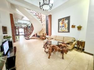 Μια τηλεόραση ή/και κέντρο ψυχαγωγίας στο Griya Giwangan Homestay Jogja