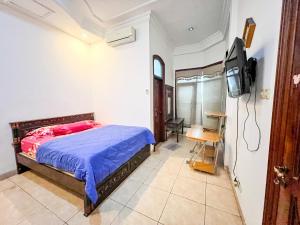 Ένα ή περισσότερα κρεβάτια σε δωμάτιο στο Griya Giwangan Homestay Jogja +58 φωτογραφίες