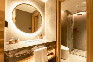 Ένα μπάνιο στο Orange Beijing Wukesong Shijingshan Wanda Plaza Hotel +18 φωτογραφίες