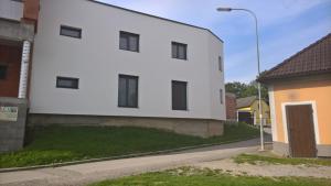 Budova, v ktorej sa dovolenkový dom nachádza