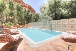 Bazén v ubytování Kasbah Restaurant Amazir nebo v jeho okolí