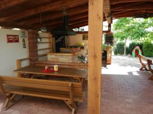 Fotografia z galérie ubytovania Restaurace - penzion Bavorský dvůr v destinácii Sezemice