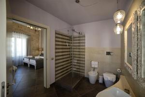 Koupelna v ubytování Terrazzani Suite + 37 fotografií